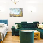 Nad Stawem Apartment *