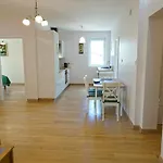 Nad Stawem Apartment *