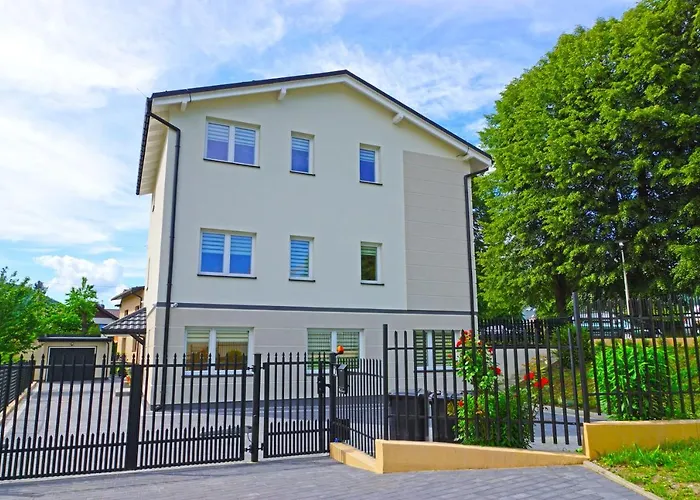 Nad Stawem * אוסטראון